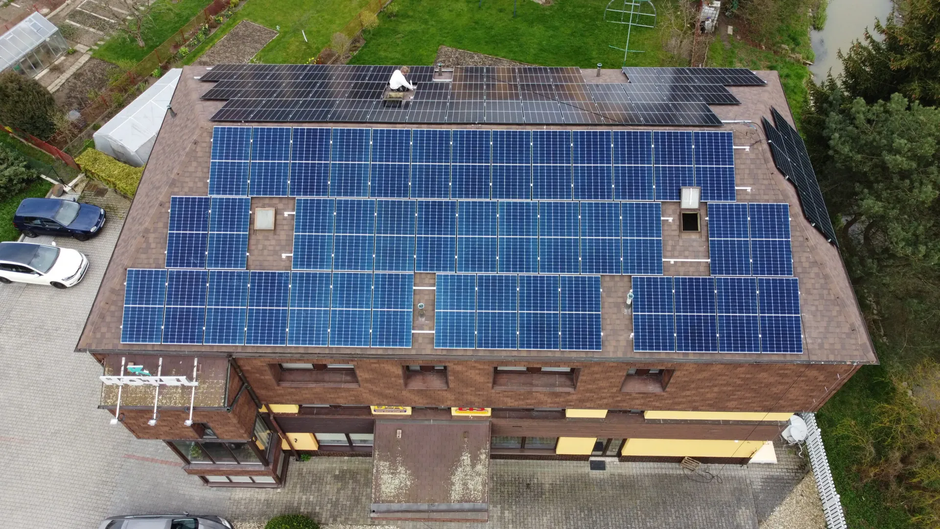Fotovoltaická realizace: FVE pro hotel Karolina