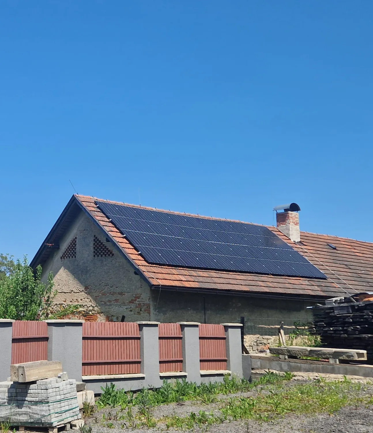 Fotovoltaická realizace: FVE na rodinném domě ve Velké Skrovnici